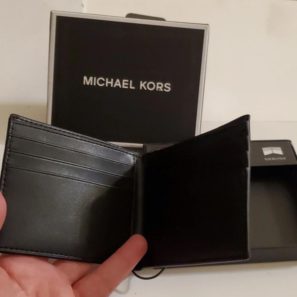 New authentic Michael kors leather mens wallet